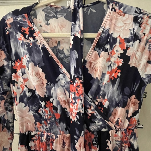 Like New PinkBlush Maternity Dress - Picture 2 of 6